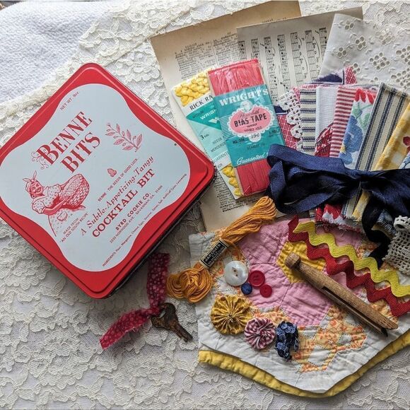 Vintage Sewing Tin of Goodies - Picture 9 of 9